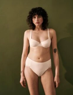 Triumph Natural Spotlight Moulded Bra - Fresh Powder -Belle Lingerie Store 64463 triumph natural spotlight moulded bra fresh powder 7